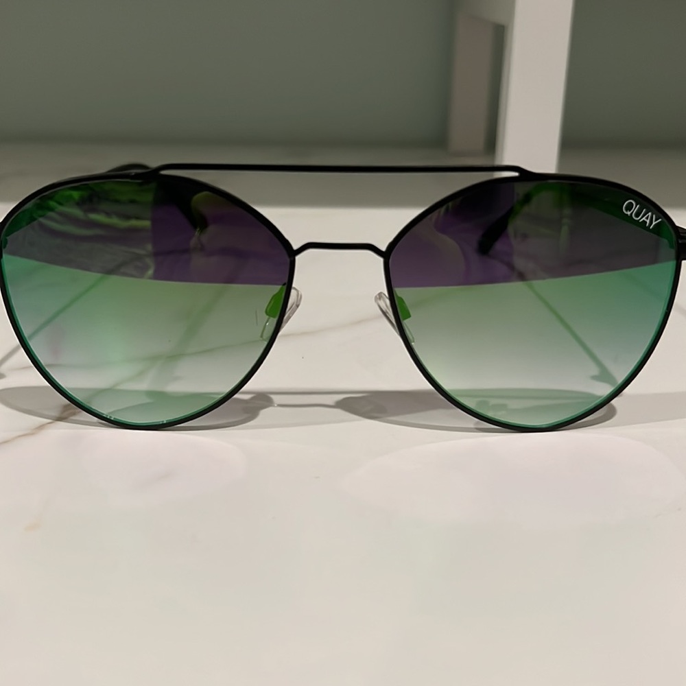 Quay Round aviator sun glasses
